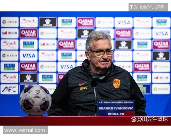 中国足球迎战圣多斯队全力争胜展现实力与团队精神