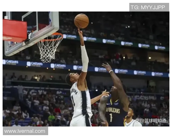 文班亚马首场比赛表现惊艳五次盖帽与字母哥隔扣引发热烈讨论