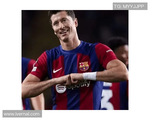 莱万状态火热欧冠赛场10场打入12球领跑射手榜争金靴在望