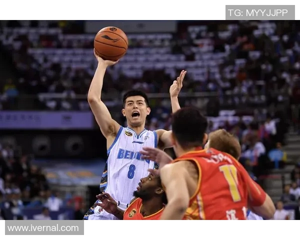 方硕在篮球赛场的崛起与挑战：从新星到球队核心的成长之路