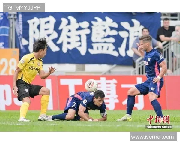 理文足球队与南区足球会激战正酣争夺联赛荣耀的精彩对决