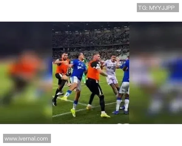 竞技队与克鲁塞罗的激烈对决展现足球魅力与团队精神